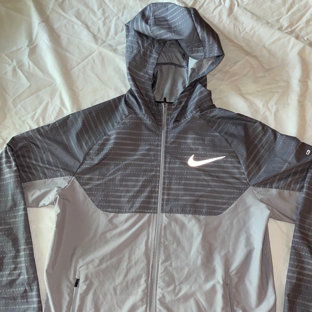 Nike running windbreaker. Mens size M.